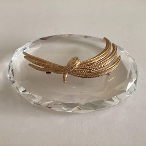 Vintage authentische signierte Monet Gold-Ton Frühlingsbrosche / Anstecknadel