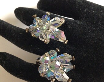 Vendome Vintage screw back Crystal Earrings.Made in USA in 1950’s.Excellent Vintage Condition.
