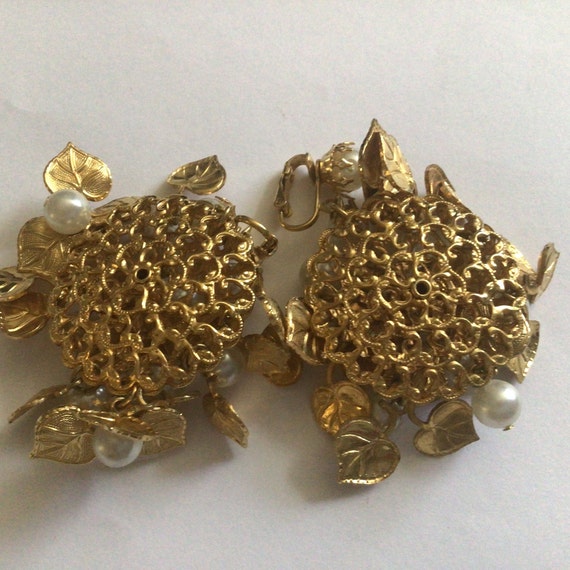 Antique Miriam Haskell unsigned Clip on Earrings.… - image 3