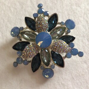 Anne Klein Vintage Brooch.Silver tone,Swarovski Crystal.Made in China in 2000’s.