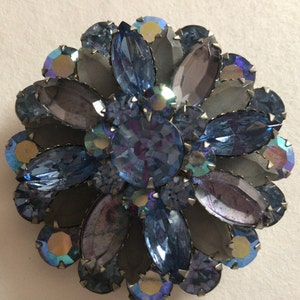 Vintage Brooch.Unmarked.Silver tone Rhinestone Austria Crystal.Made in USA in 1960’s.
