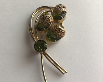 Vintage Sarah Coventry Brooch/Pin Swirl Flower Faux Pearl