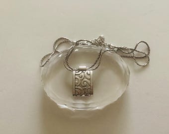 Naszyjnik z prostokątnym wisiorkiem w stylu vintage Brighton Contempo