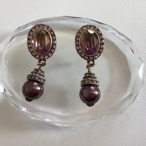 Brincos vintage Heidi Daus “Clear Cut” de pérola rosa. Novos