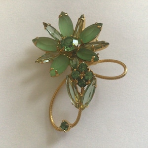 Vintage Gold Tone Flower Brooch: Rhinestone Green, 1950s