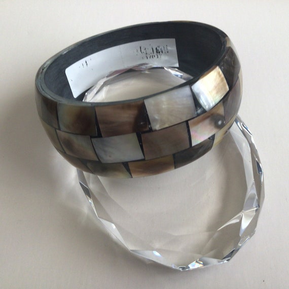 Vintage Shell & Resin Inlay Bangle Bracelet - 3" - image 1