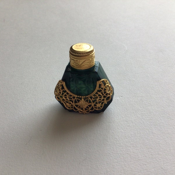 Malachite Glass Vintage Perfume bottle.Made in Czechoslovakia in 1960’s.Excellent Vintage Condition.