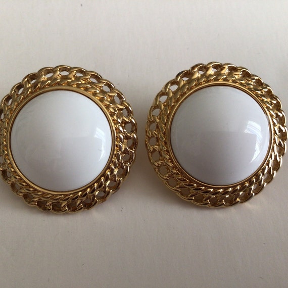 Vintage MCM Monet Earrings Gold Toned Metal White… - image 3