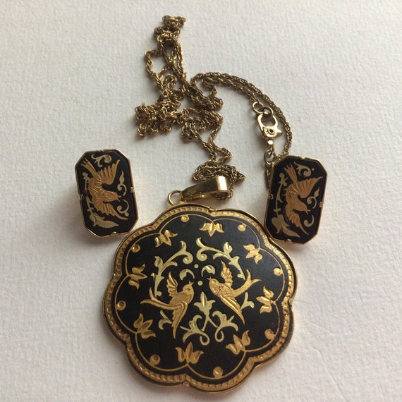 Toledo Damascene Bird Necklace Round Flower Pendant Black Gold