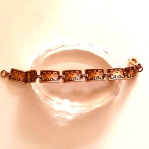 Pulseira vintage da era Fred Harvey com o pássaro Thunderbird Cooper e nativos americanos.