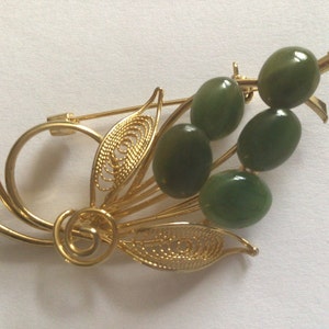 Vintage Brooch.Unmarked Swoboda.Gold plated.Rhinestone genuine Jade.