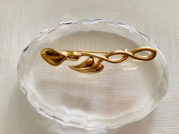 Vintage NINA RICCI Gold Tone Lily Brooch