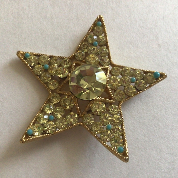 Vintage Star brooch.Signed B.S.K.Glitsy and Chic … - image 3