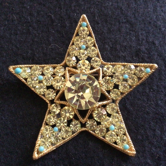 Vintage Star brooch.Signed B.S.K.Glitsy and Chic … - image 5