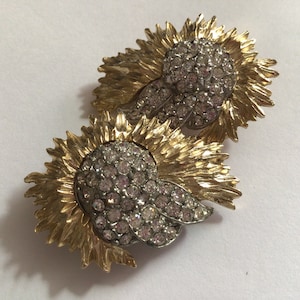 Ledo Polciniclip on earrings with clear rhinestones.Buautiful design.Laurel Ciotti condition