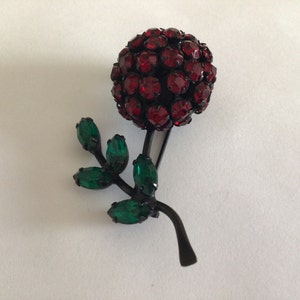 Warner Antique Roses Brooch.Black color, rhinestones Austria Crystal.Gorgeous.Excellent Vintage Condition.