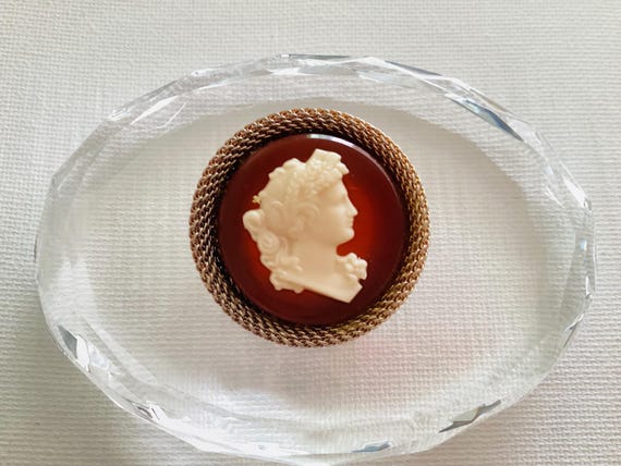 Vintage Cameo brooch ,gold tone,unbranded
