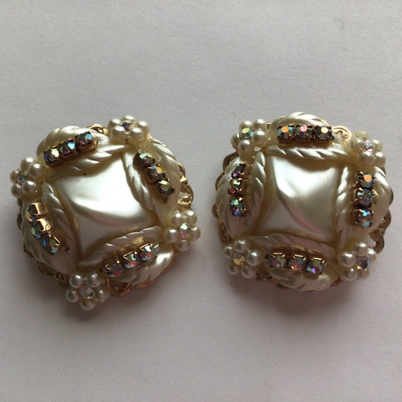 Vintage Miriam Haskell unsigned Clip on Earrings.… - image 1