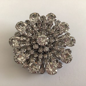 Vintage Brooch.Art Deco. Silver tone.Austria Clear Crystal.Made in 1960’s.Excellent Vintage Condition.