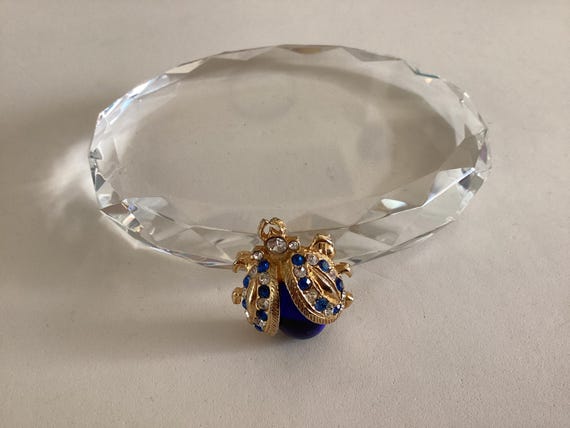 Broche Vintage Coccinelle Bleu Strass Diamant 777 - Métal Occasion Bon état - Bijou Fantaisie Rétro