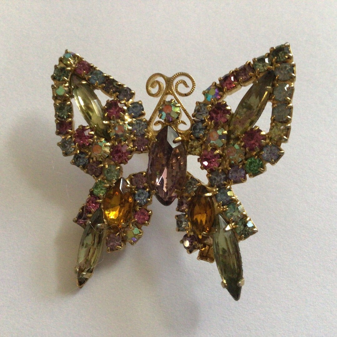 Broche Vintage Lion Doré Couvert De Strass Blancs - Très Bon état, œil Noir, Prêt à Rugir !