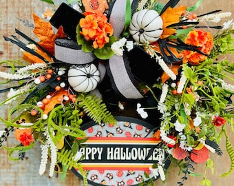 Retro Halloween Door Wreath: Vintage-Inspired Fall Floral with Pumpkins