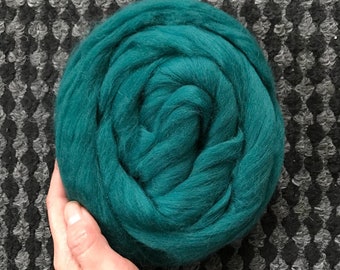 2oz Ireland merino wool roving green emerald teal 22.5 micron fibers Weaving Felting Spinning Crafting doll hair soft yarn DHG wool roving