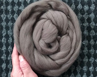 2oz Ash merino wool roving gray neutral 22.5 micron fibers Weaving Felting Spinning Crafting doll hair soft yarn DHG wool roving
