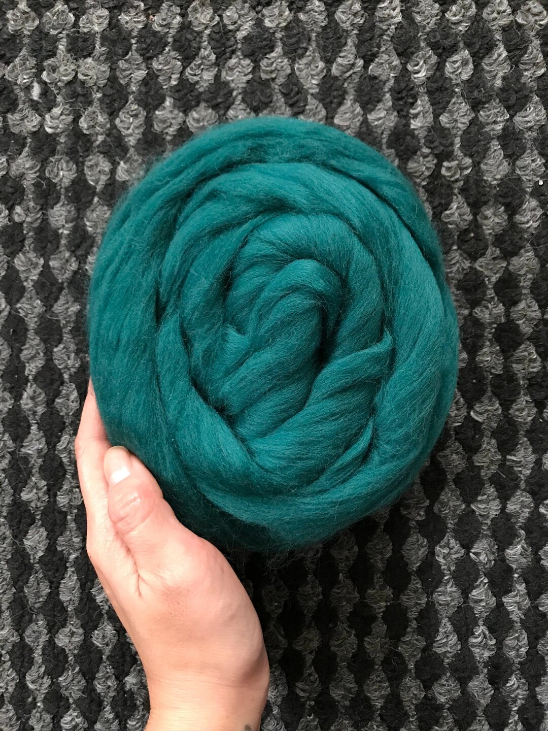 2oz Ireland Merino Wool Roving Green Emerald Teal 22.5 Micron Fibers
