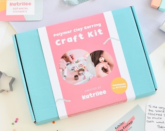 Großes DIY Polymer Clay Ohrring Kit, Machen Sie Ihre eigenen Ohrringe Craft Kit, Schmuckherstellung für Anfänger Set, Letterbox Crafting Geschenk