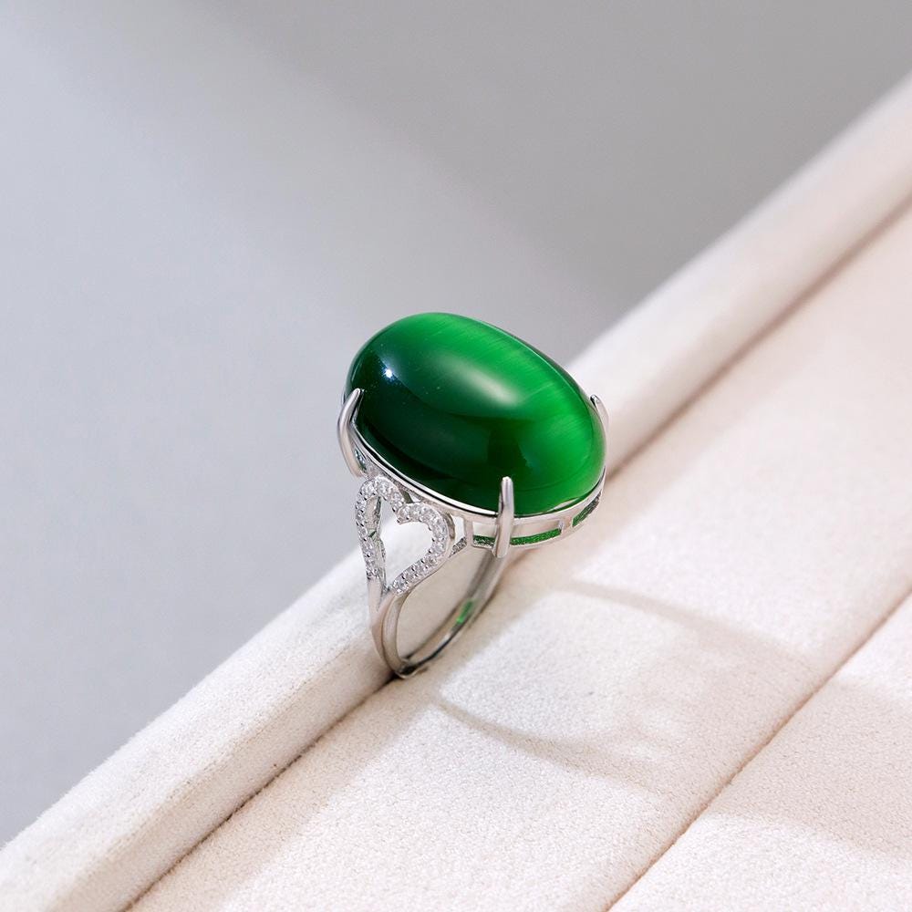 翡翠オーバルシルバーリング　 専用ケース、宝石鑑別書付き Amazon | 【KASHIMA】高級宝石箱付き Pt900 6.0ct ヒスイ ダイヤ