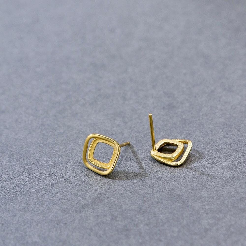 SI-826-GD / 2 Pz - Orecchini a perno a doppia linea di strass, placcati oro su ottone con palo in argento sterling .925 / 4mm x 13mm - Italia