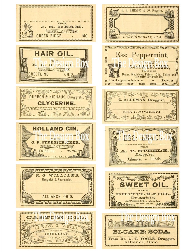 Pu&ograve; includere: Una collezione di etichette di farmacia vintage con bordi e testo decorativi. Le etichette pubblicizzano vari prodotti, tra cui olio per capelli, menta piperita, glicerina, gin olandese, olio dolce e bicarbonato di sodio. Le etichette sono stampate su carta color crema con inchiostro nero.