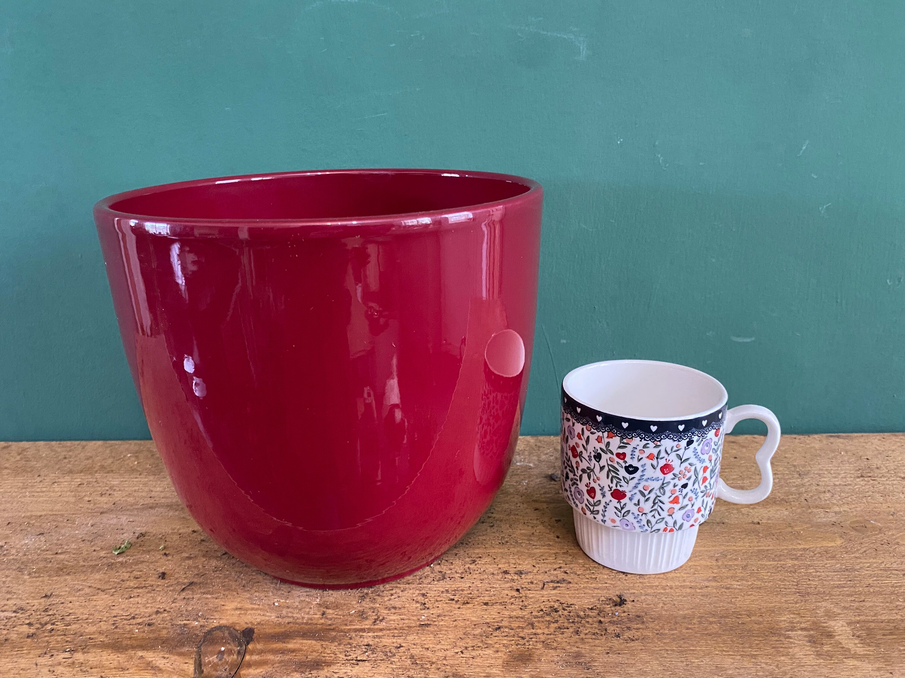 Red plant pot deals