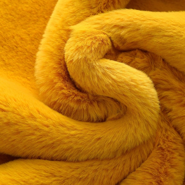 Tissu fausse fourrure de luxe super doux jaune doré à poils ras