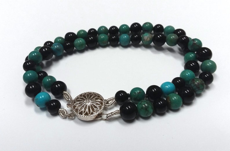 6 34 inch Estate Onyx and Turquoise beaded Bracelet