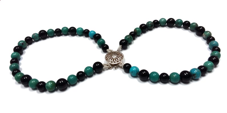 6 34 inch Estate Onyx and Turquoise beaded Bracelet