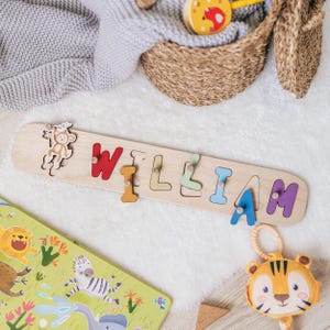 Rompecabezas personalizado con el nombre del bebé para la decoración de la habitación infantil con temática de safari.