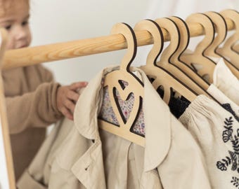 Kleiderständer für Baby, Montessori Tipi-Stil Kleiderständer, Kinderzimmer Kleiderschrank, Kinderzimmer Dekor, Kinder Größe Möbel, Rahmen Rack Dress Up