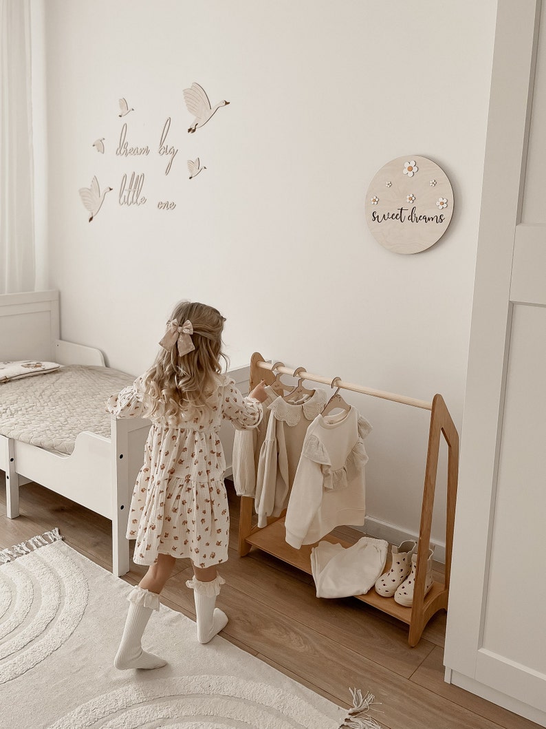Montessori Clothing Rack for Toddler Furniture, Wooden Wardrobe Shelf for Clothes, Kids Clothing Rack, Toddler Birthday Gift, Dress up Rack 画像 3