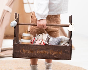 Uova di Pasqua dipinte a mano in un cestino, decorazione da tavola pasquale in legno, cestino pasquale originale - decorazione pasquale di alta qualità - dipinto Petrykivka - Italia