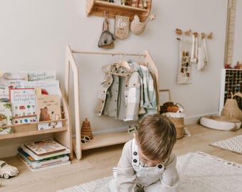 Holzrahmenregal, Kleiderständer, Ankleideraum für Kinder, kleiner Raumstau, Kinderzimmerdekor und -möbel, Kindergeschenk, ChildUniverse