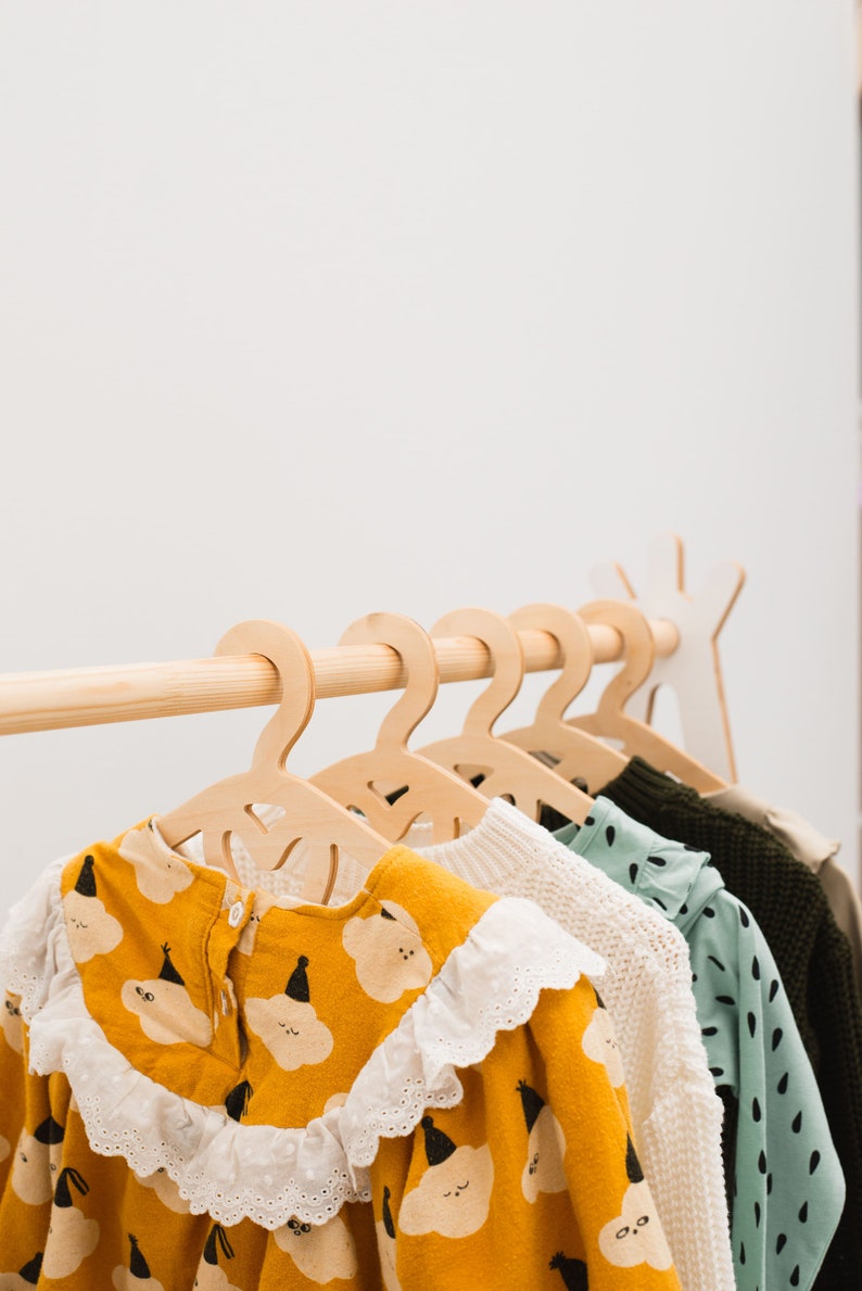 Montessori Clothing Rack for Toddler Furniture, Wooden Wardrobe Shelf for Clothes, Kids Clothing Rack, Toddler Birthday Gift, Dress up Rack 画像 6