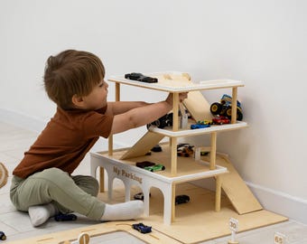 Montessori Spielzeugautolagerung, Spielzeuggarage Autorampe, Kleinkind-Geburtstagsgeschenk, Spielzeugauto-Parkgarage, personalisiertes Spielzeug für Babyjungen