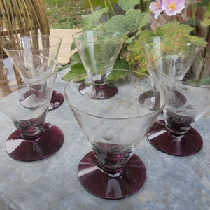 WINE GLASSES with inlaid patterns - 6 Antique glasses