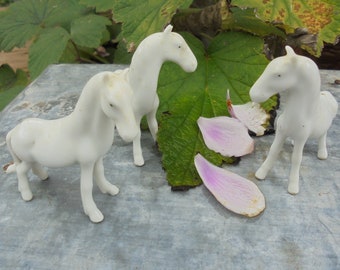 HORSES Porcelain CHINA - Figurines of 3 horses including 2 of the same model