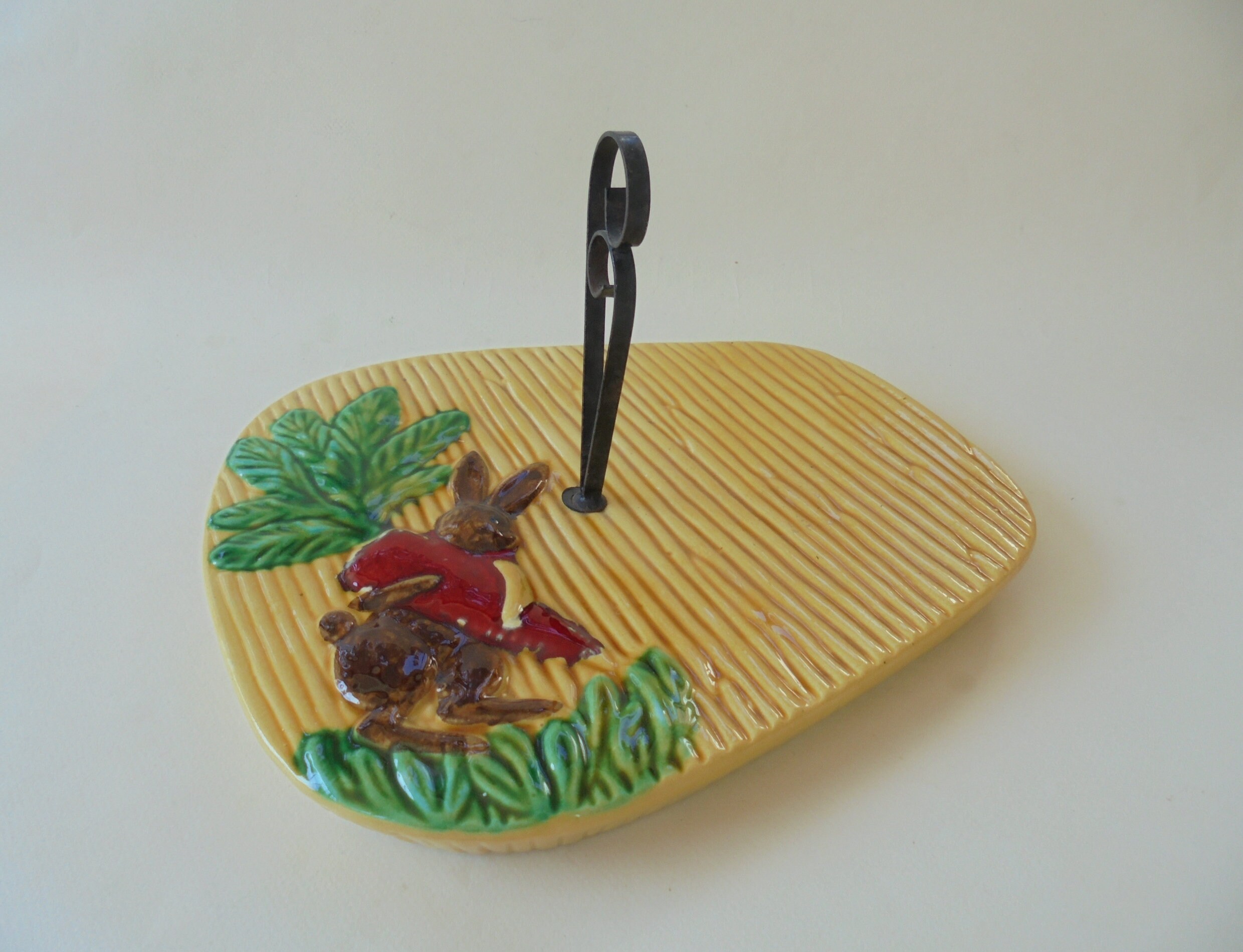 Plateau à Fromages avec Lapin et Sa Carotte Géante.