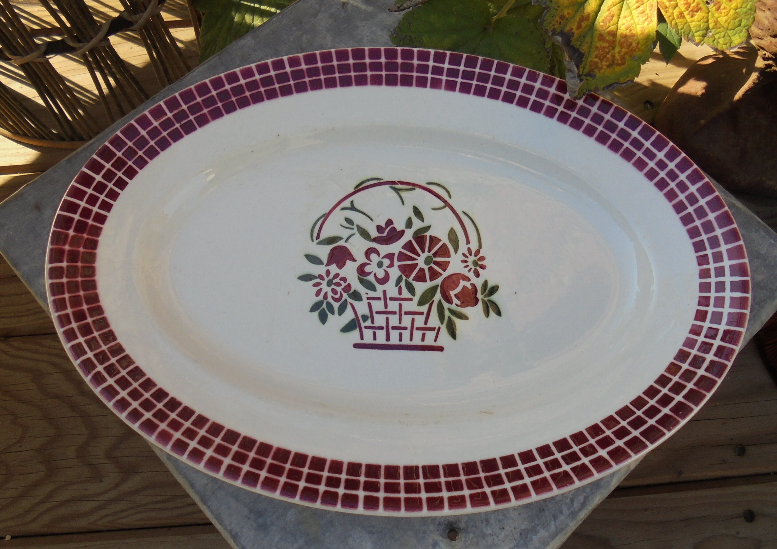 Plat de Service Ovale Au Joli Décor. Numéroté.