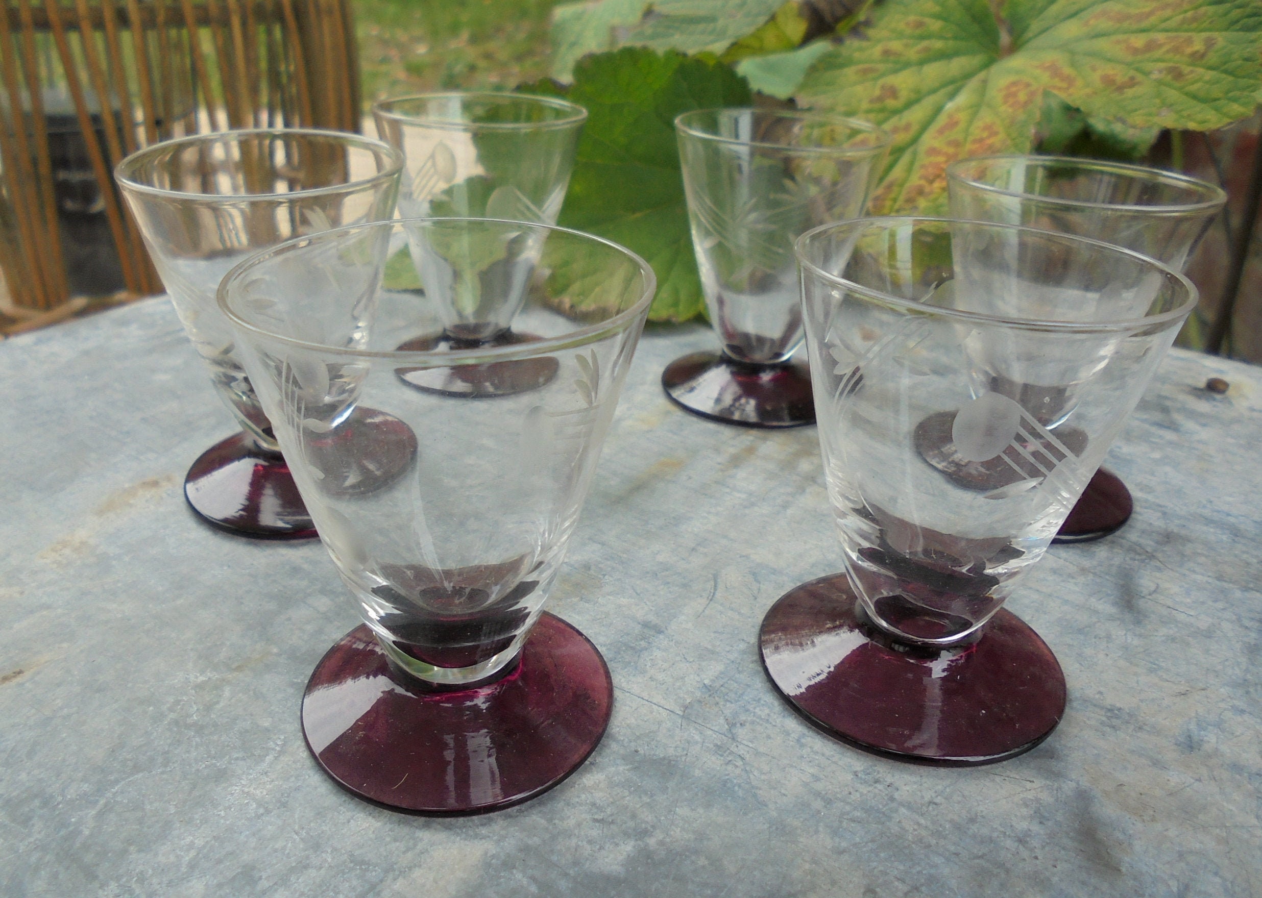 Verres à Liqueur Aux Motifs Incrustés Pour Digestif, Goutte... 6 Verres Anciens