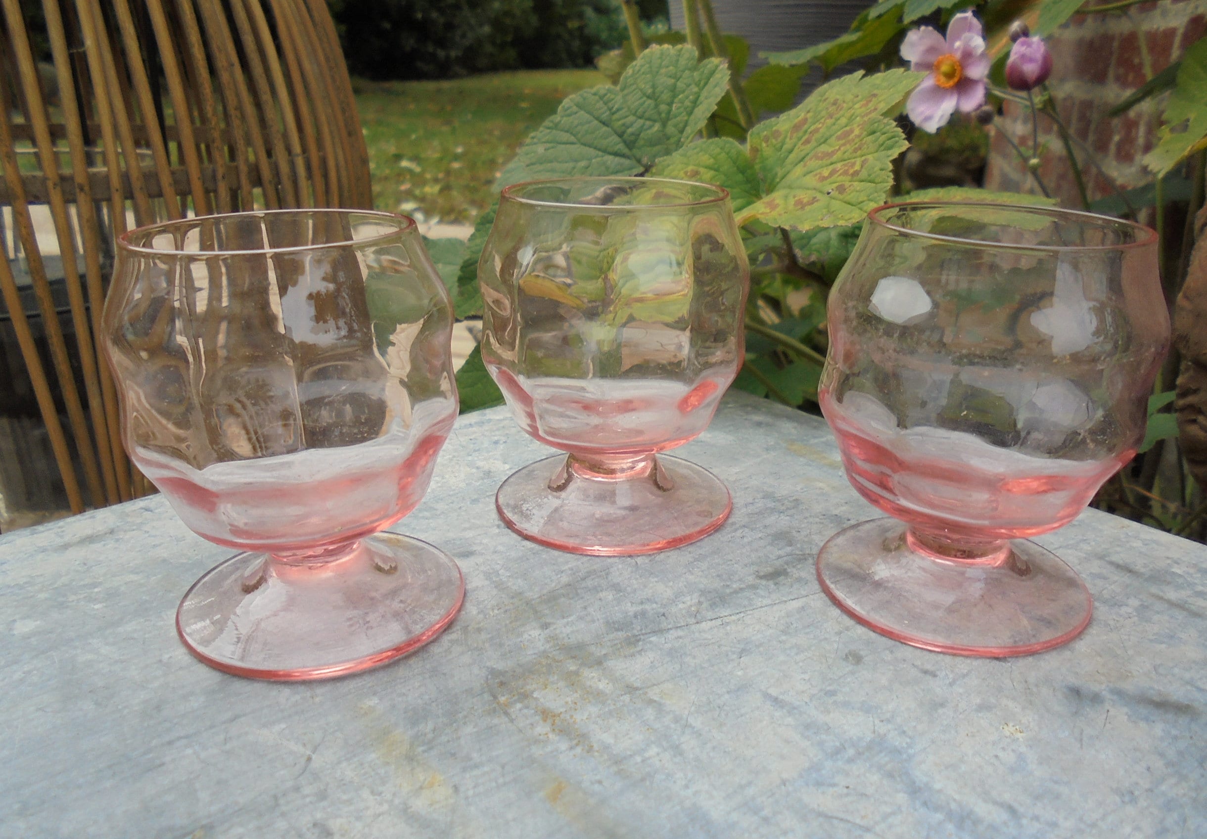 Verres Rose Liqueur Digestif Anciens - Forme Originale avec Facettes